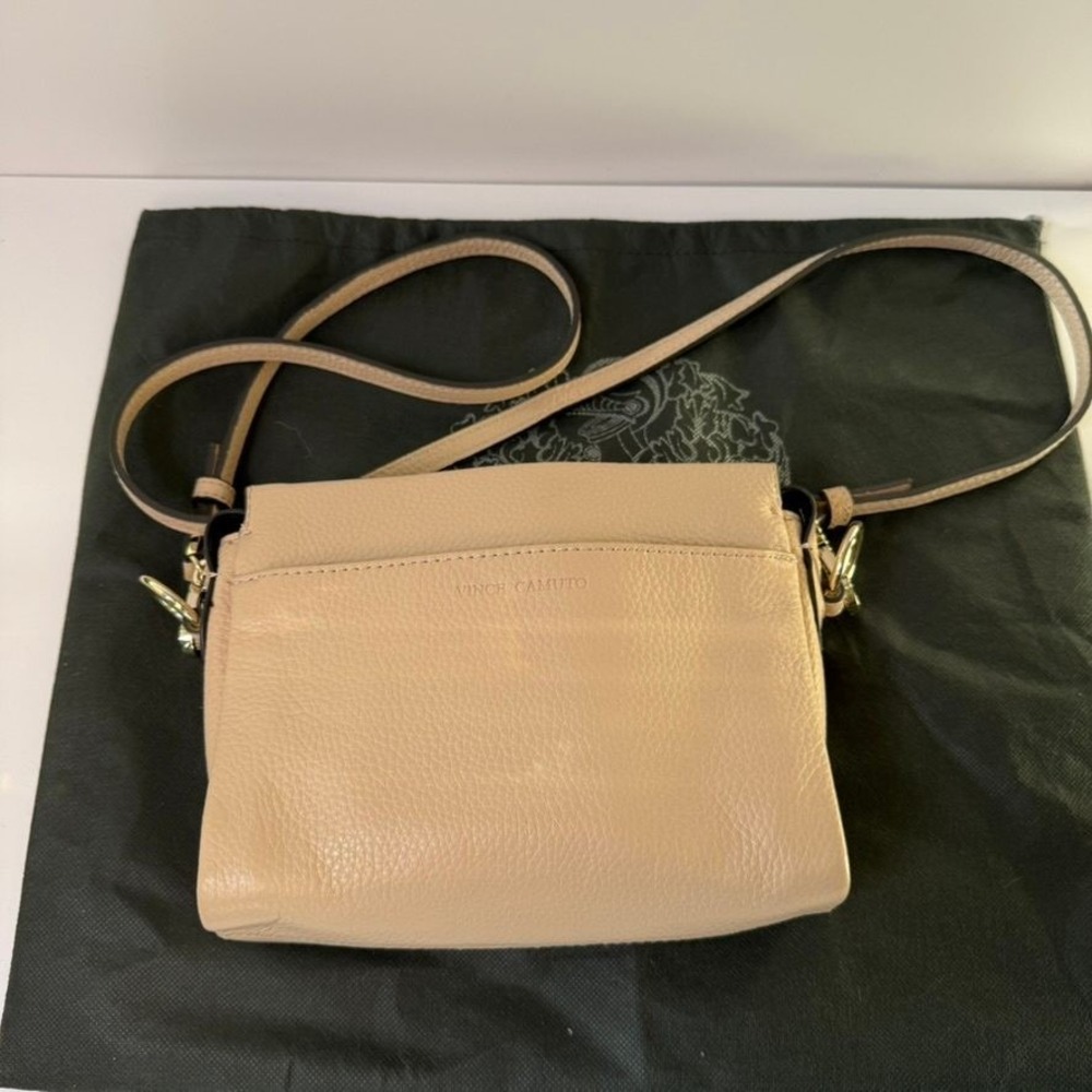 Vince Camuto Nude Beige Pebbled Leather Crossbody Bag Gold Hardware Dust Bag EUC